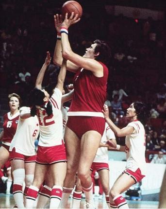 Olympia 1976: hilflose Japanerinnen gegen 2,18m Riesin - (Basketball, Basketballer, Basketballspieler Größe)