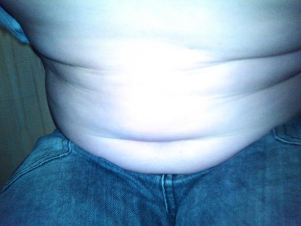 Bin ich zu dick?Wie wirkt mein bauch auf euch dick? Könnt ihr mir tipps geben was ich machen soll?